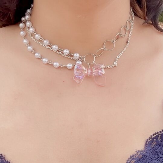 Coquette bow necklace